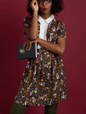 ModCloth Black 70s Schroom Floral Yes, Darling Fit and Flare Dress 6 NWT